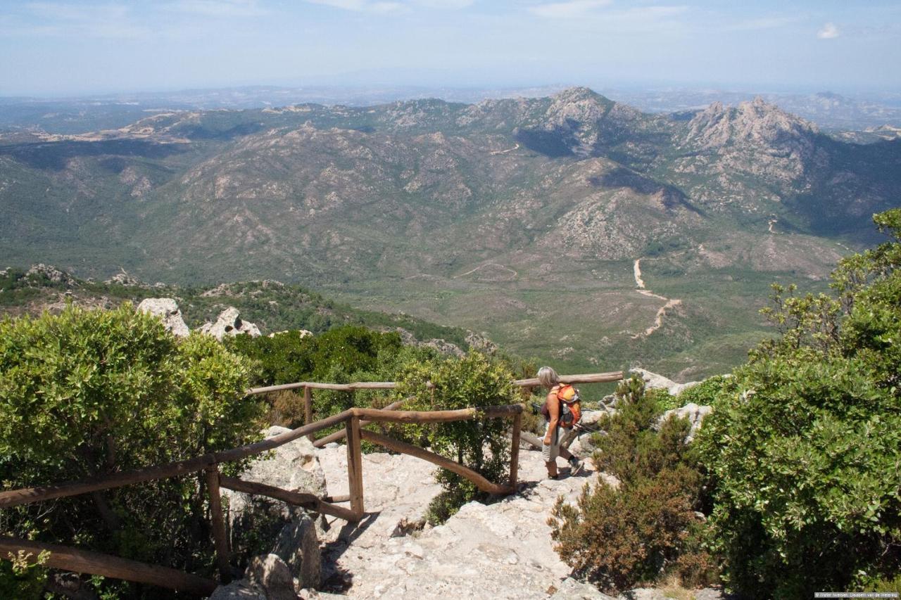Вилла Rifugio Monte Pino Telti Экстерьер фото